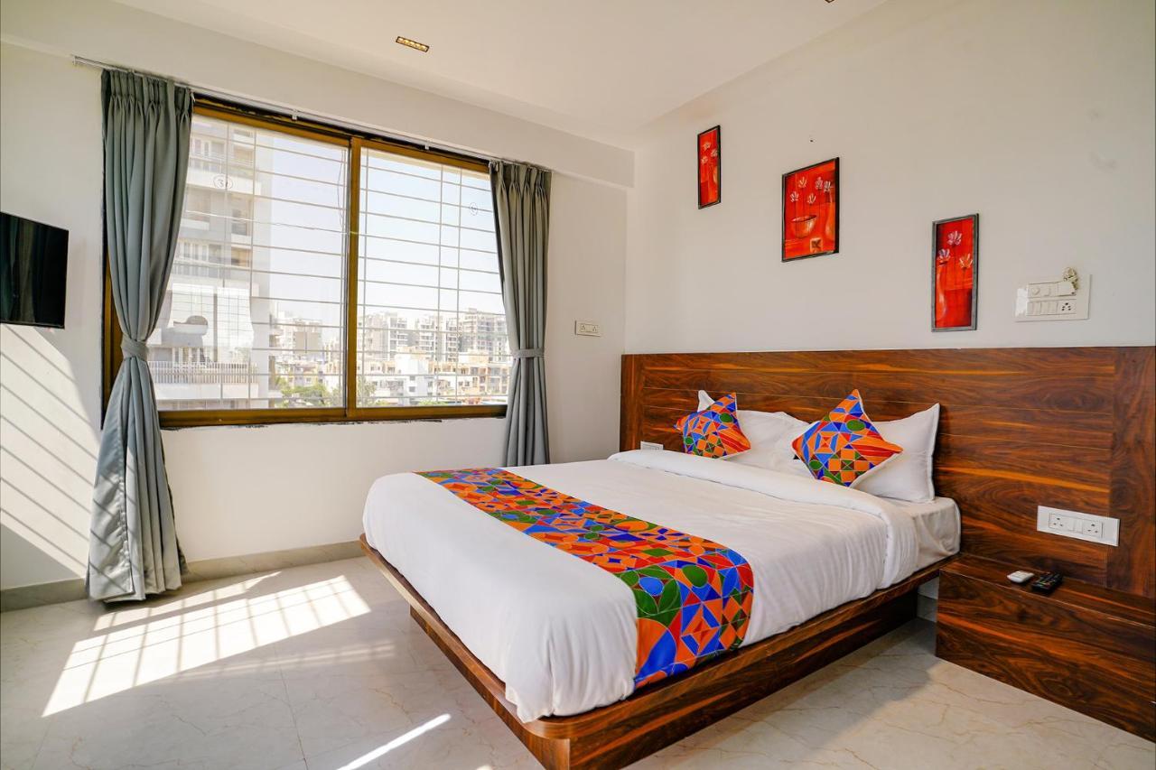 Fabhotel Crystal Inn - Nr Suvarndeep Chowk Pimpri-Chinchwad Kültér fotó